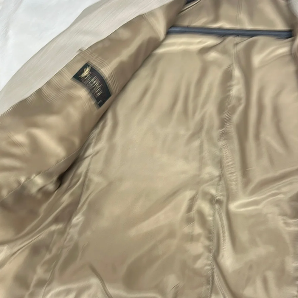 Cream Blazer with Classic Tailoring and Structured Shoulders NWT